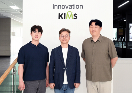 최단웅(왼쪽부터) 박사과정 학생연구원, 이창훈 책임연구원, 김치원 선임연구원. 재료연 제공